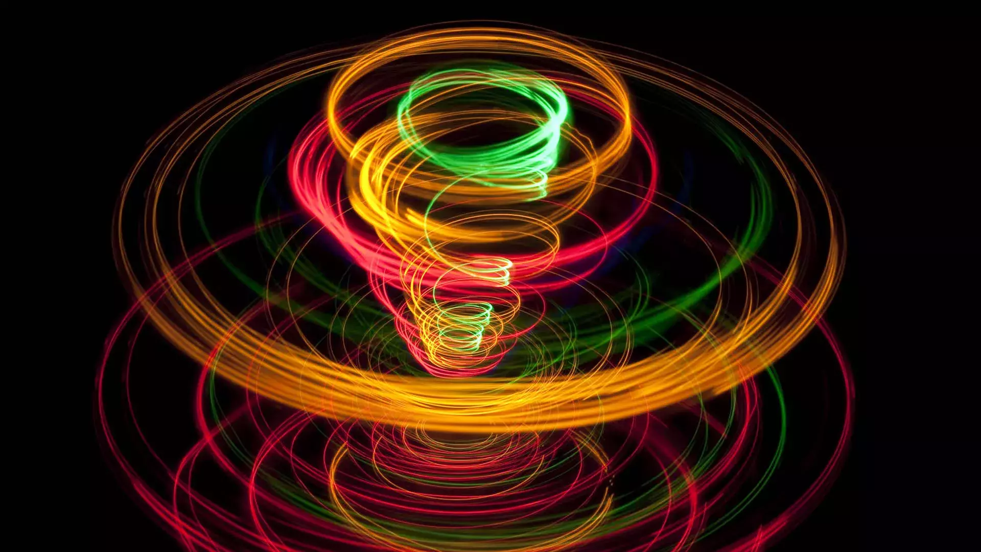 Vortice colorato su sfondo nero