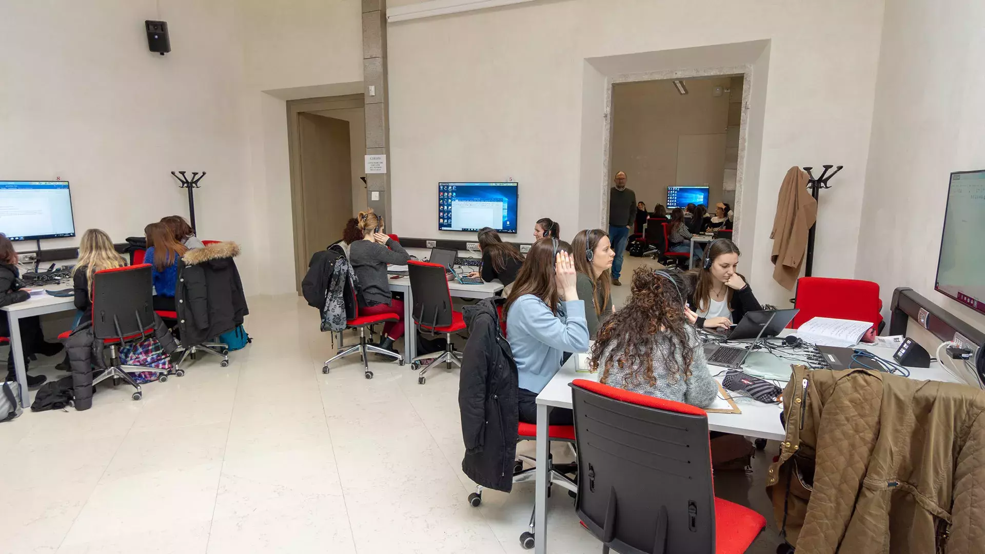 aula con studenti, didattica partecipativa