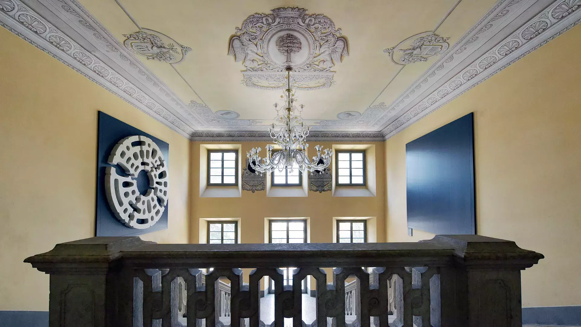 interno, lampadario, Palazzo Pio Marta