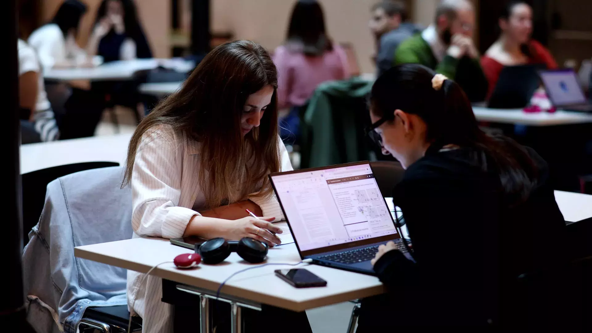 studentesse con laptop