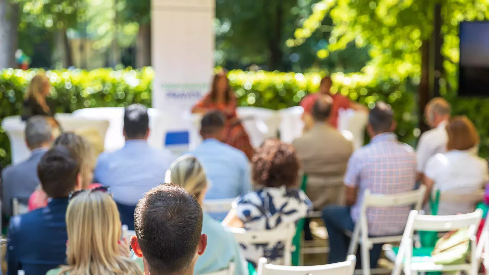 Conferenza all'aperto