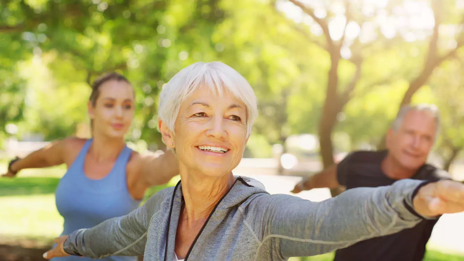 Persone che praticano Yoga